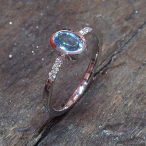 750er Weißgoldring mit Aquamarin und Brillanten