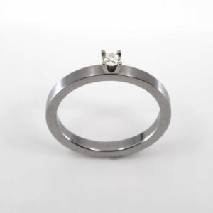 Edelstahlring mit Brillant