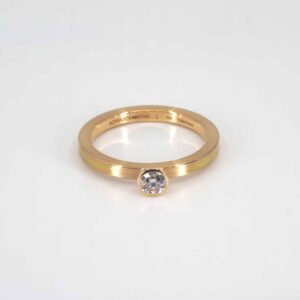 750er Gelbgoldring mit Brillant
