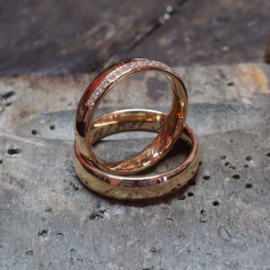750er Gelbgoldring und 750er Gelbgoldring mit Brillanten